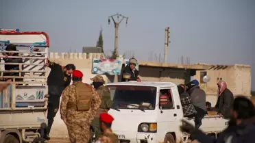 Deyr Hafir'de YPG Engellerine Rağmen Insani Koridor Açıldı, Binlerce Sivil Kaçış Yolunu Tercih Etti