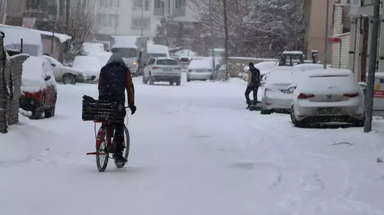 Van’da karla mücadele ekipleri çalışıyor