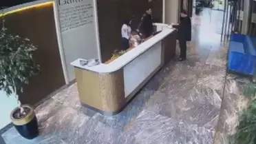 Patlamadan etkilenmiş kargo paketinin yakın çekim fotoğrafı