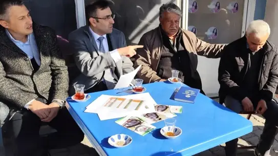 Uşak Tarım Müdürlüğü yetkilileri ve çiftçiler toplantıda