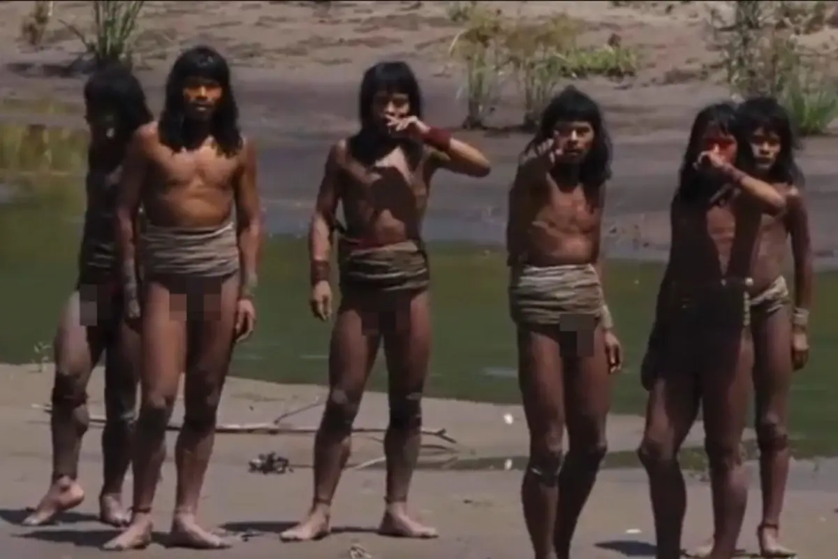 Amazon'un İzole Kabilesi İlk Defa Kamera ile Kaydedildi: Görüntüler ve Tepkileri