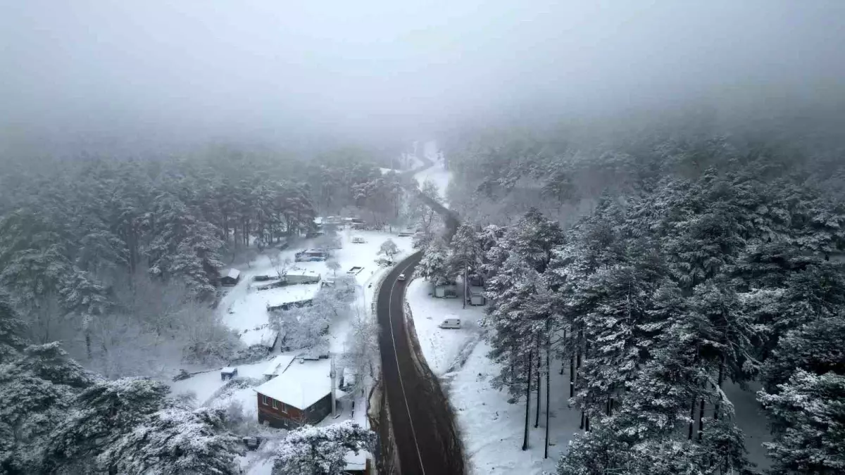 Kazdağları'nda Karla Kaplı Büyüleyici Kış Manzarası