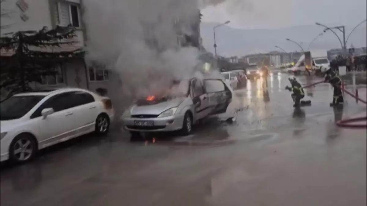 Amasya’da Motor Bölgesi Alev Aldı: Araç Kullanılamaz Hale Geldi