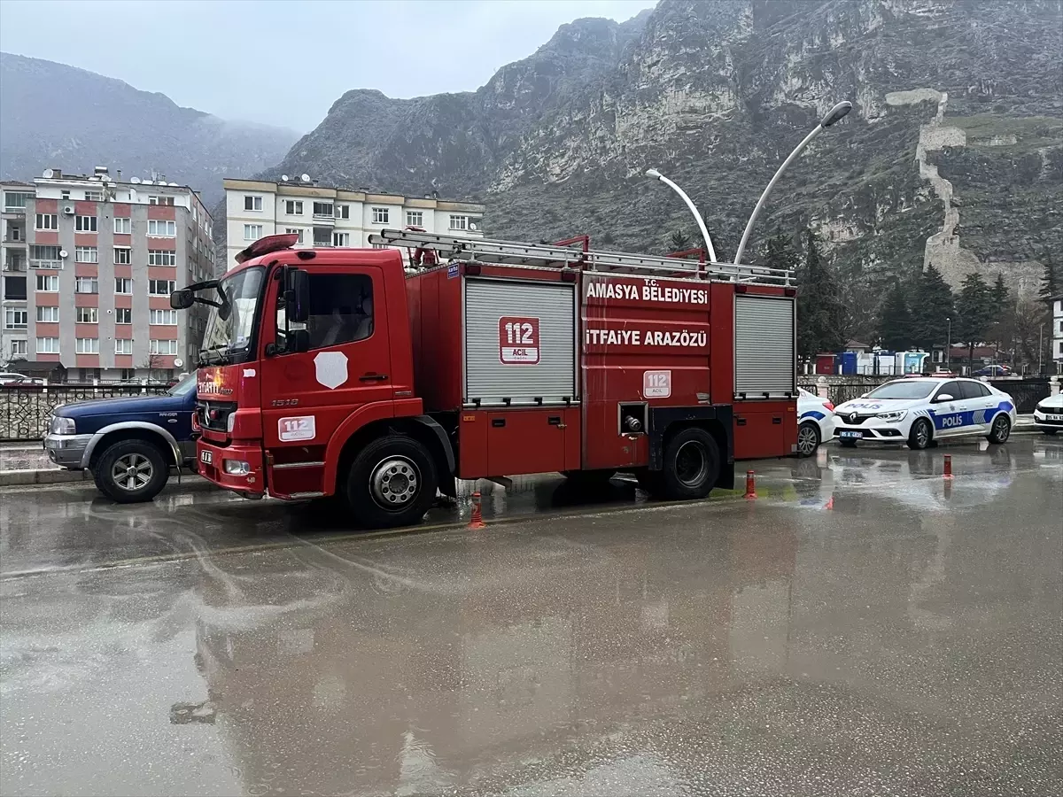 Amasya’da Seyir Halindeki Araçta Motor Yangını Oluştu