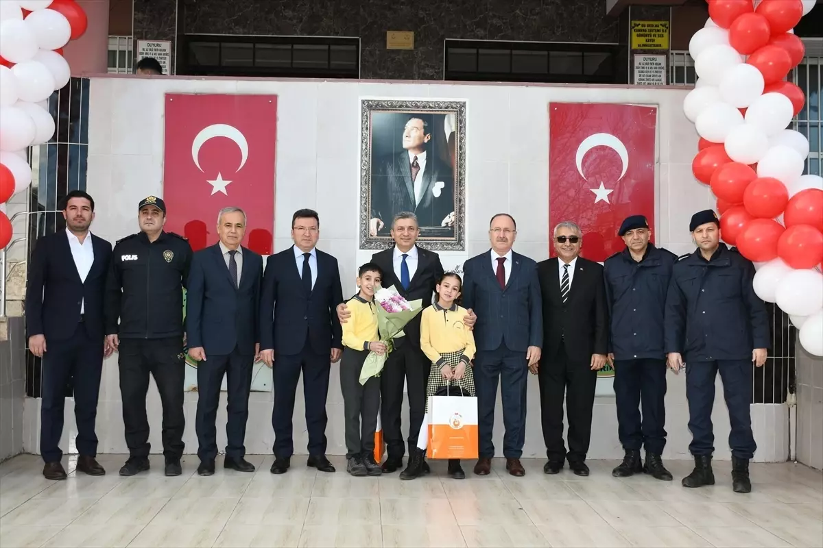Antalya, Muğla, Isparta ve Burdur’da Öğrenciler Karnelerini Alıp Yarıyıl Tatiline Başladı