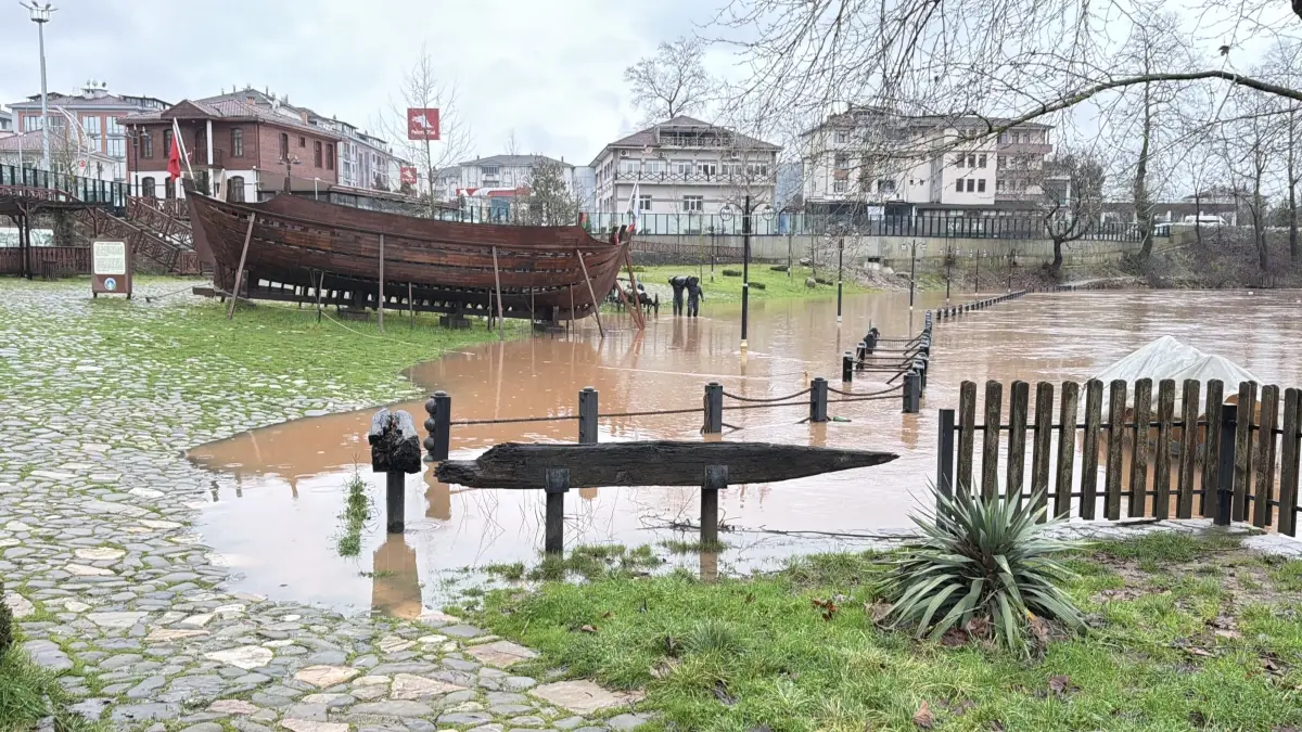 Bartın Irmağı'nda Şiddetli Yağış Sonrası Su Seviyesi 3 Metre Yükseldi