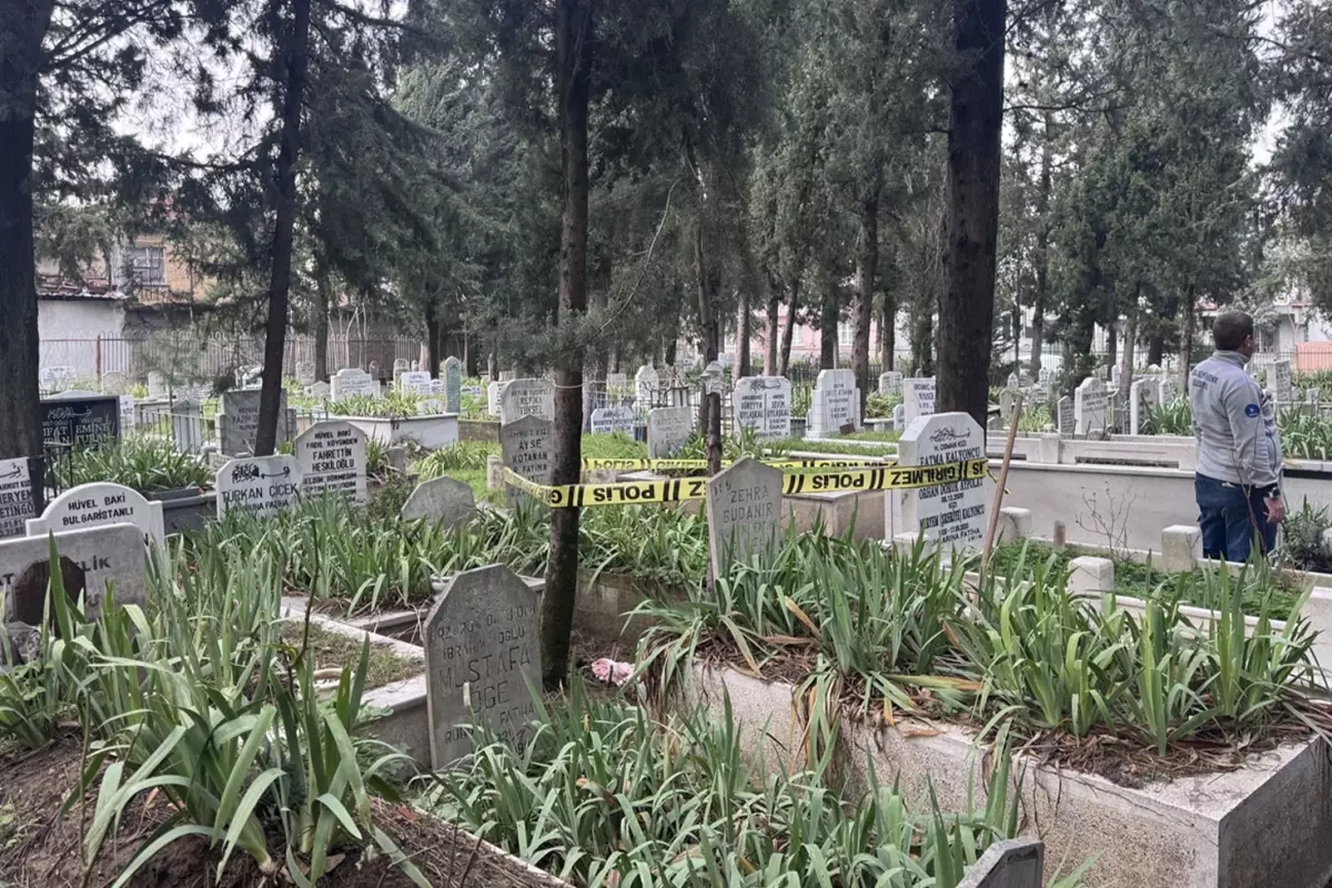 Bursa’da İzinsiz Bebek Cenazesi Mezarlık Görevlisi Tarafından Tespit Edildi