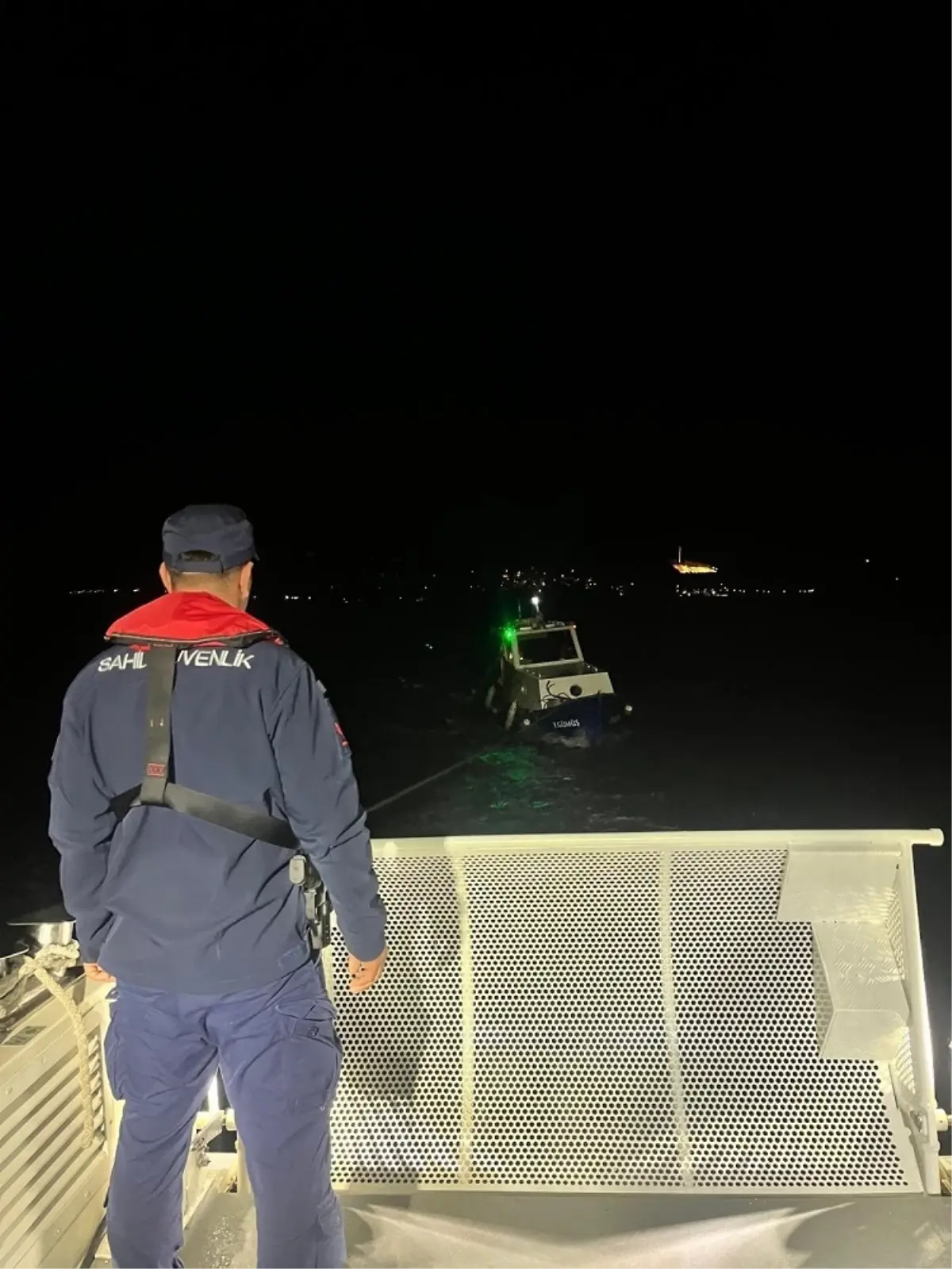 Eceabat’ta Motor Arızalı Tekne Sahil Güvenliği Tarafından Kurtarıldı