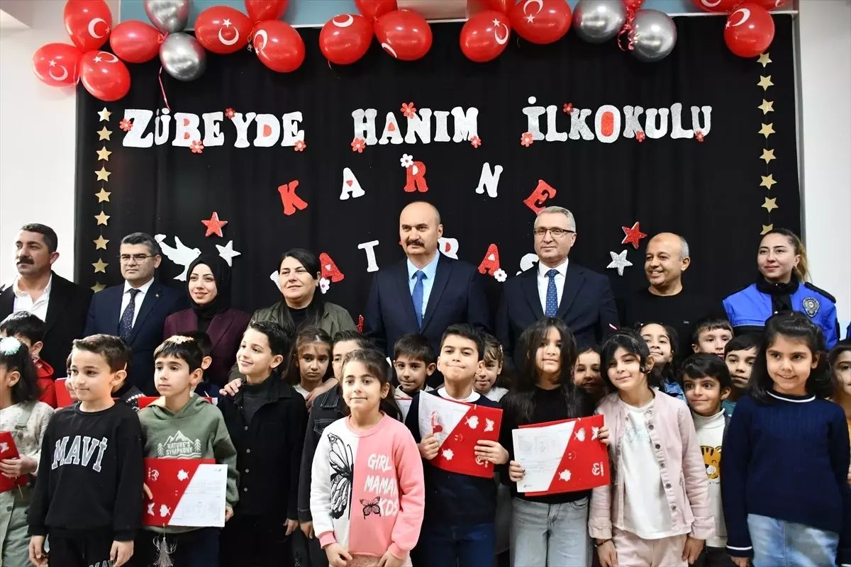 Diyarbakır ve Çevre Şehirlerde Öğrenciler Karnelerini Alarak Tatil Başladı