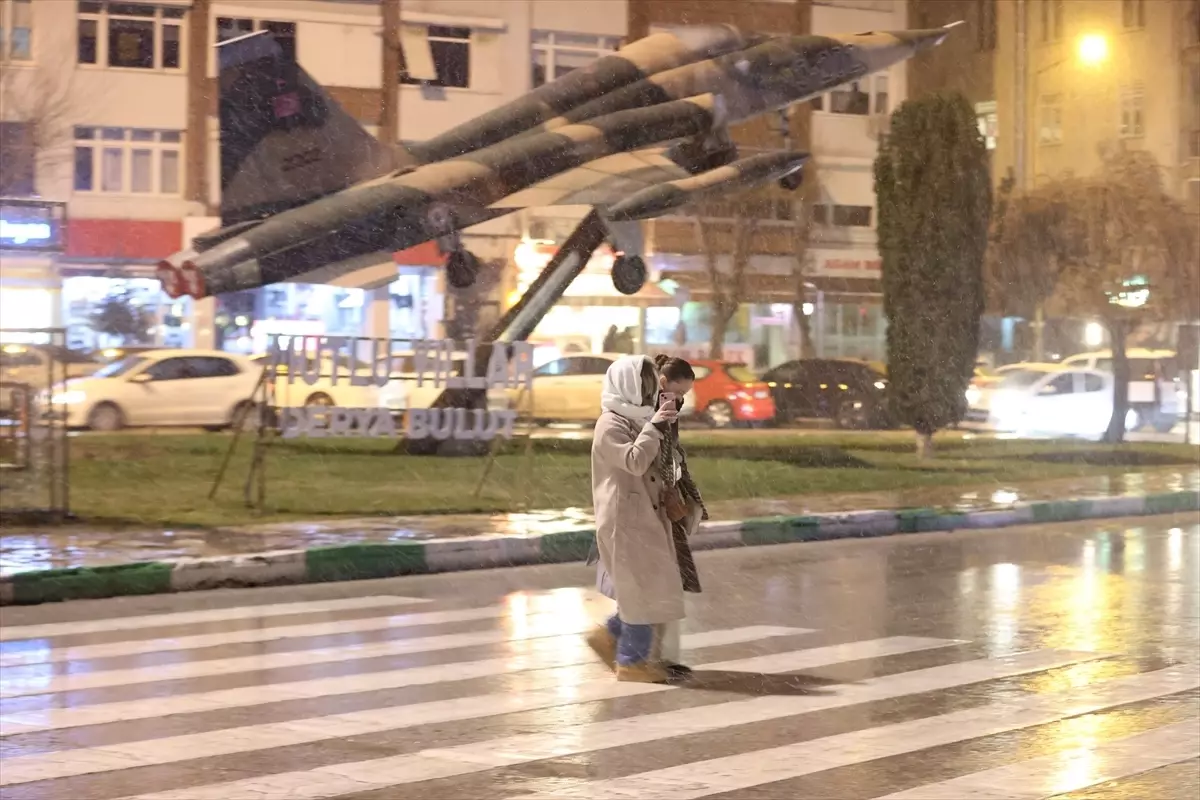 Edirne ve Kırklareli'de Yoğun Kar Yağışı Bölgeyi Beyaz Örtüyle Sarıyor