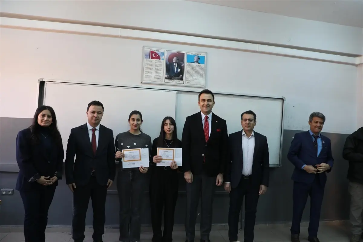 Hasankeyf’te 1370 Öğrenci Karne Alarak Yarıyıl Tatiline Çıktı