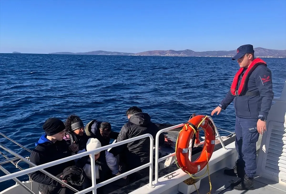 Karaburun ve Menderes Açıklarında 50 Düzensiz Göçmen Kurtarıldı