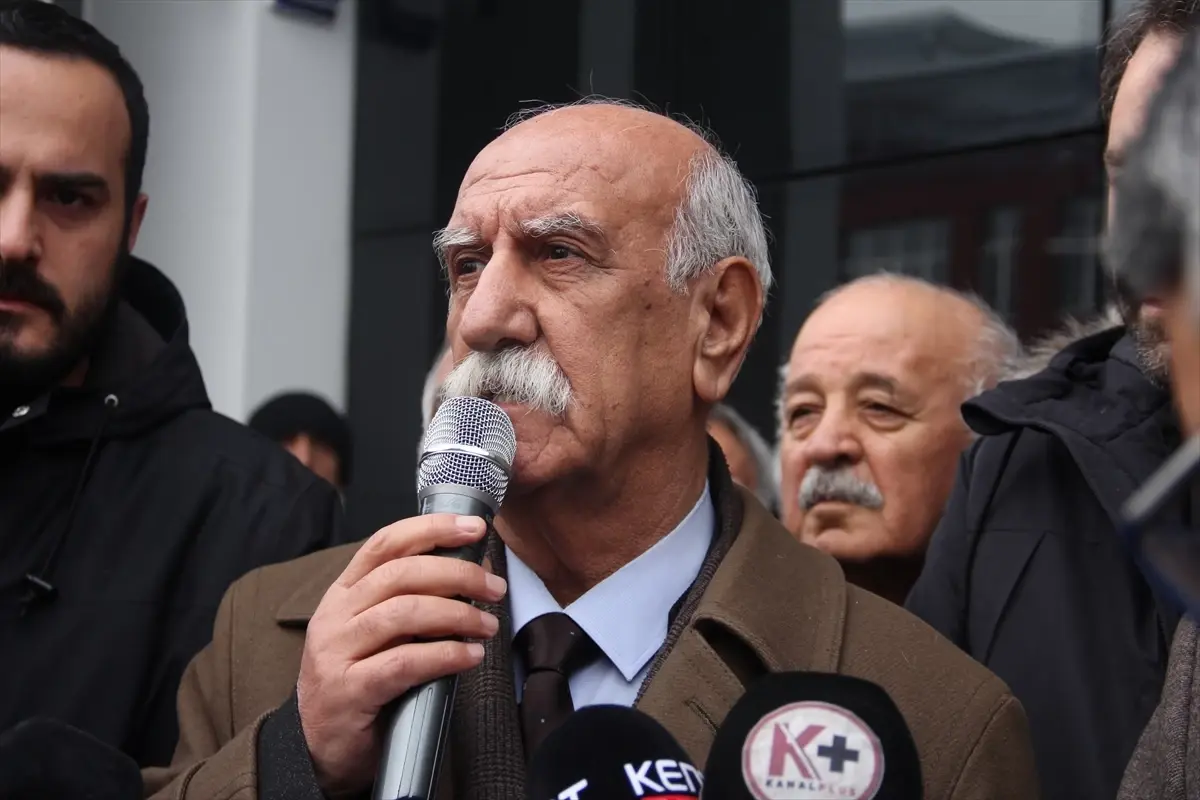 Kayseri’de Alevi Dernekleri CHP İl Başkanına Çelenk Bıraktı