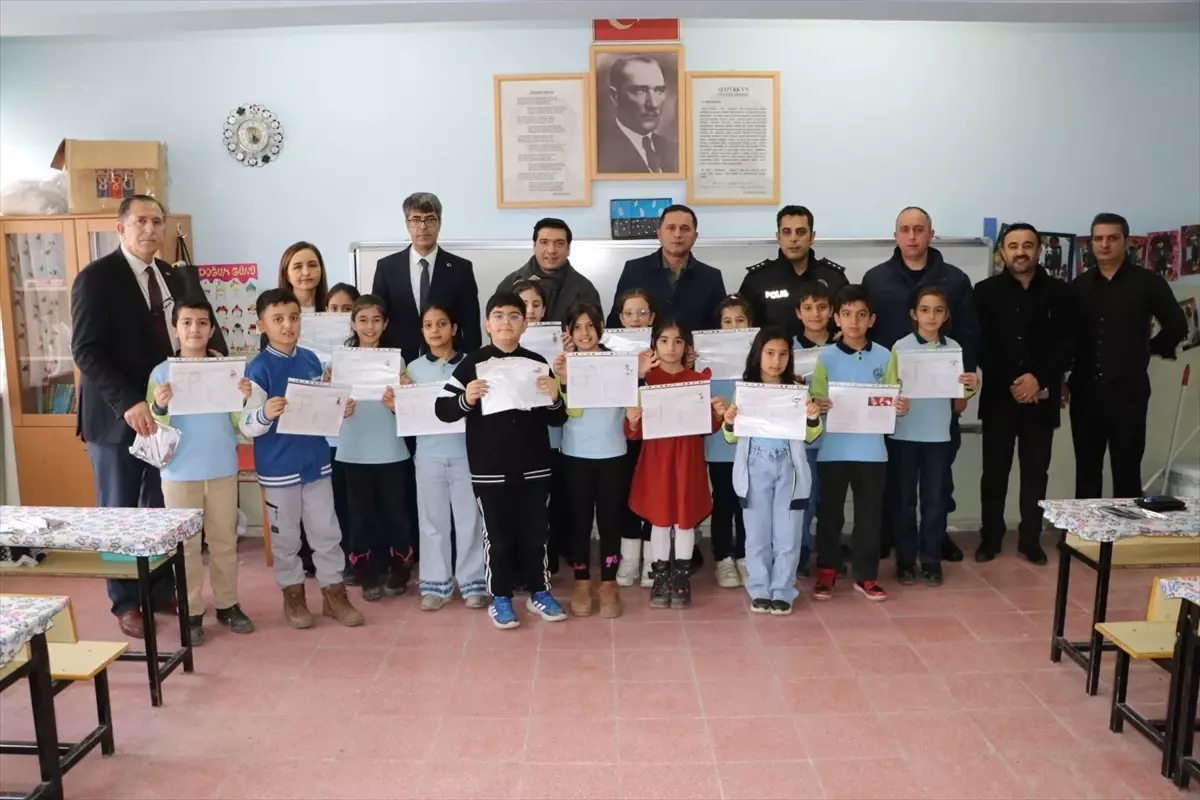 Keban’da Öğrencilere Karne Dağıtımı ve Kitap Okuma Önerisi