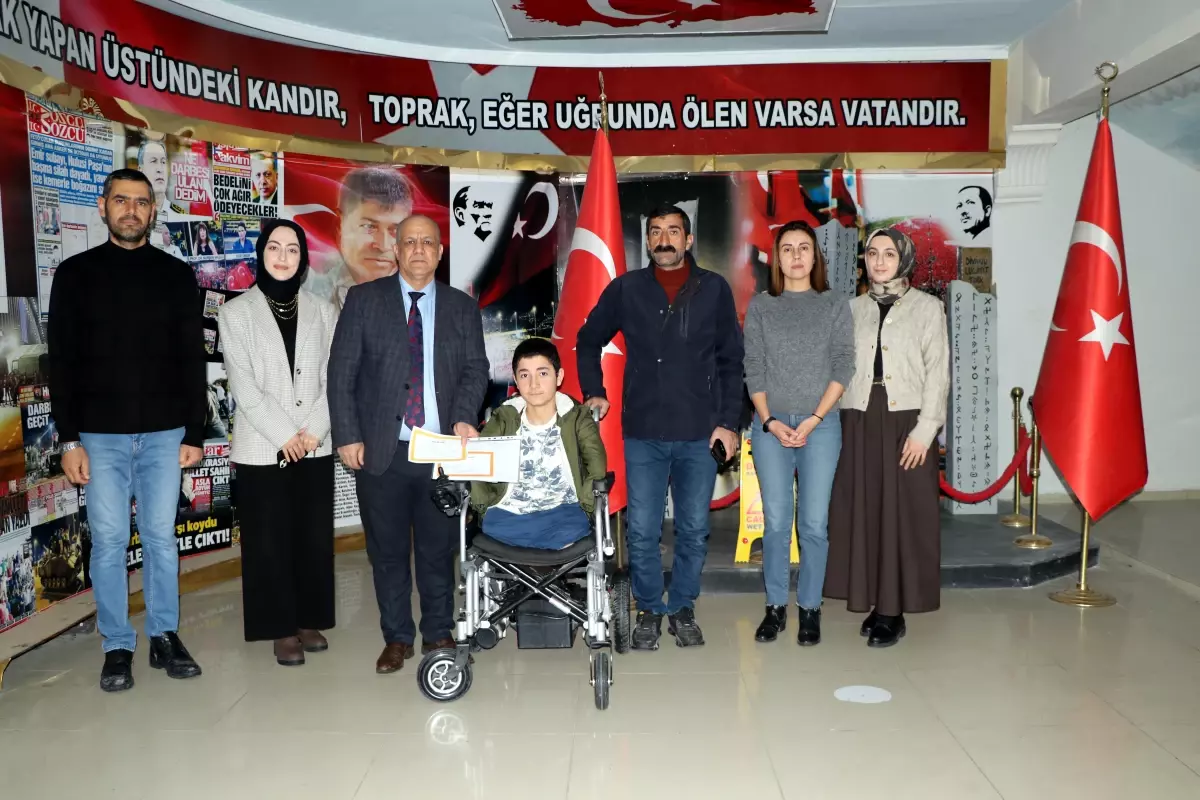 Nakşin Özdemir, İlk Karnesini Okulunda Gururla Aldı