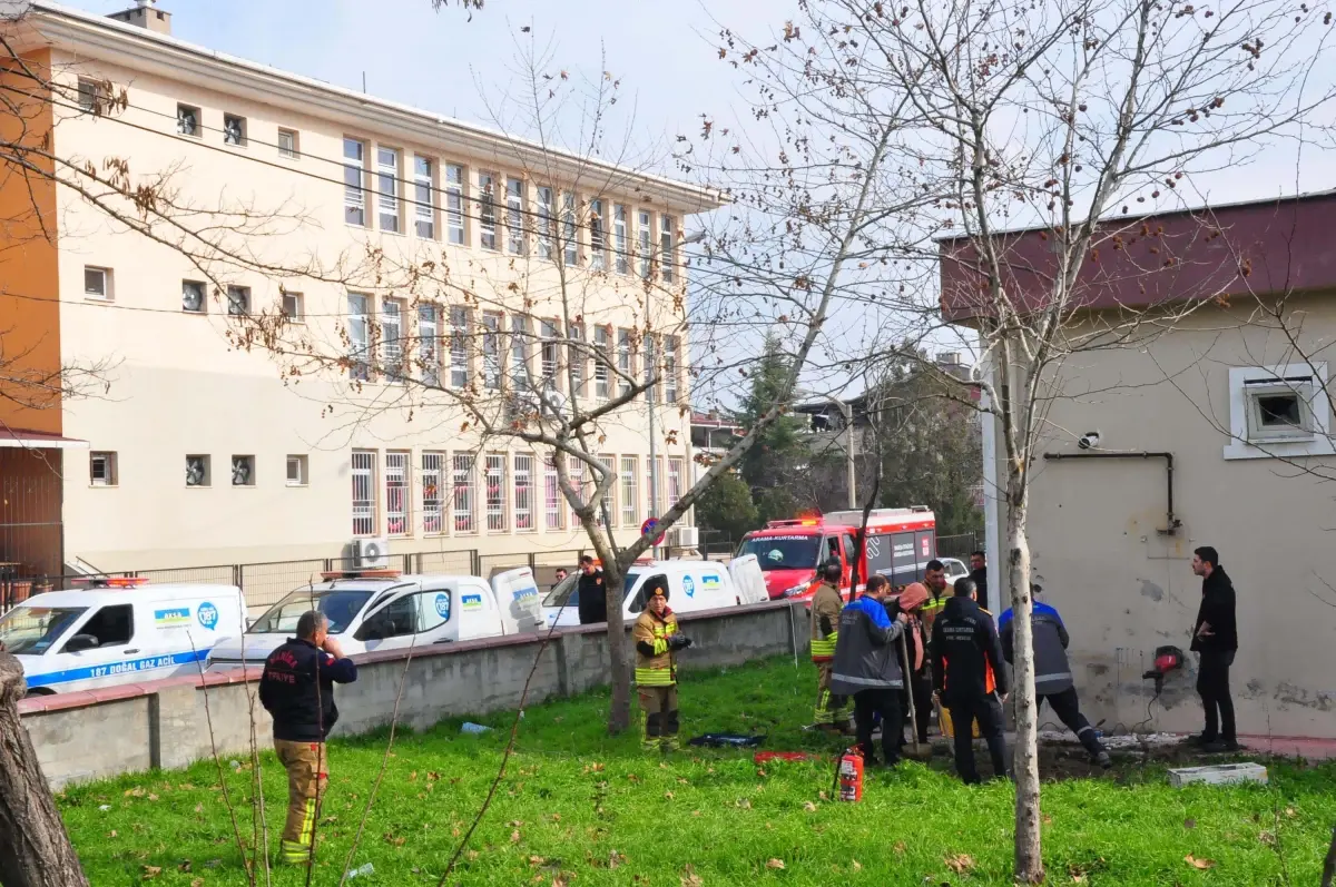 Yunusemre'de Boş Bırakılan 112 Acil Sağlık İstasyonu'nda Doğal Gaz Sızıntısı Önleniyor