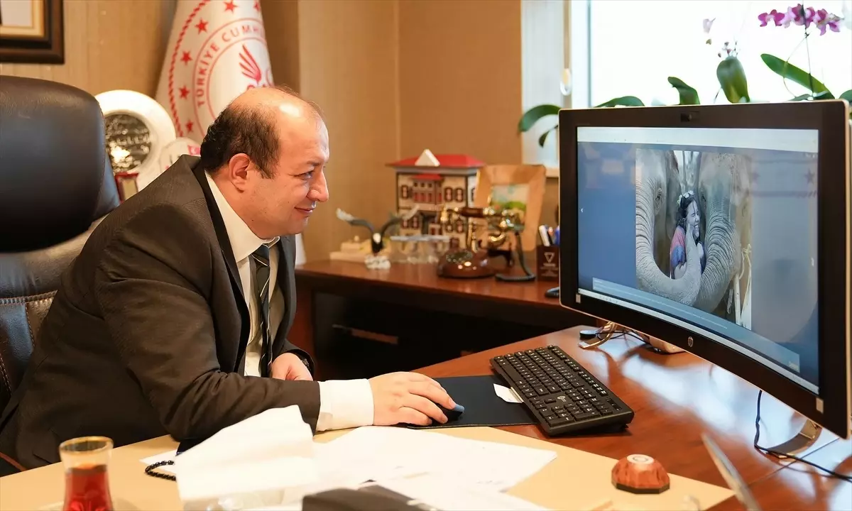 Manisa İl Sağlık Müdürü Zeren, 2025 Yılının En İyi Karelerine Oy Verdi