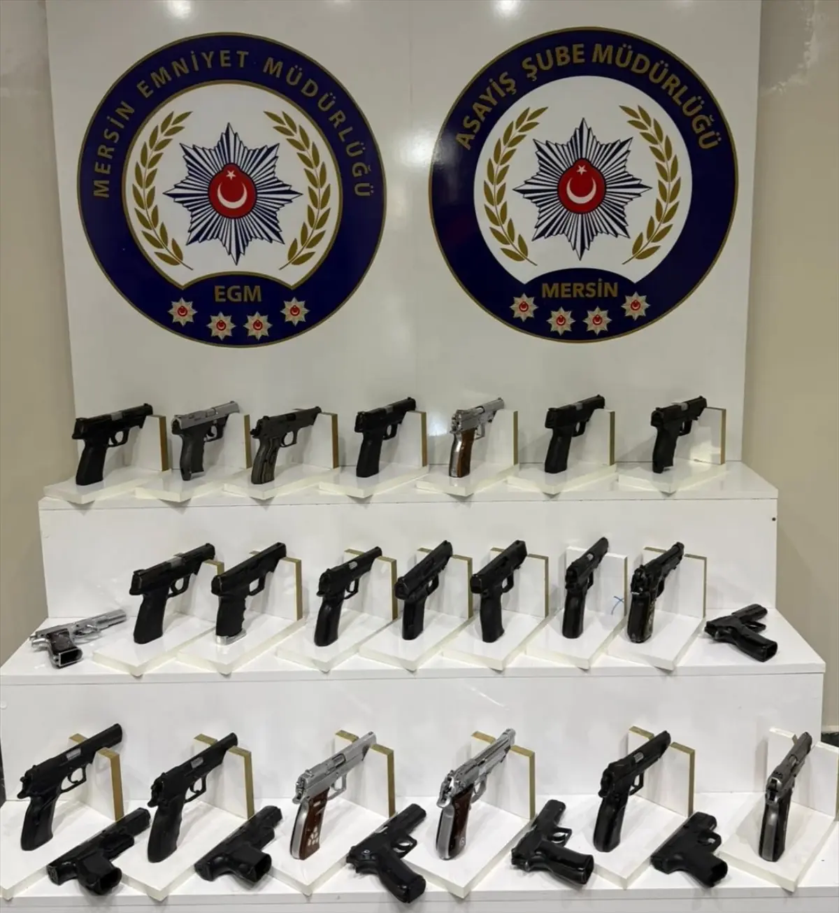 Mersin'de 151 Firari Hükümlü Operasyonu: Geniş Çaplı Tutuklamalar ve Ele Geçirilen Malzemeler