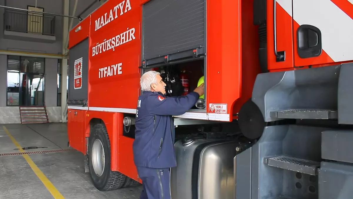 Malatya’nın Eski Su İşçisi Süleyman Şahin, Çocukluk Hayalini Gerçekleştirerek İtfaiyeci Oldu