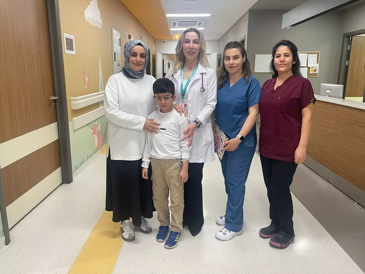 9 Yaşındaki Emir Asaf, Juvenil Dermatomiyozit Tedavisinde Tam İyileşme Sağladı