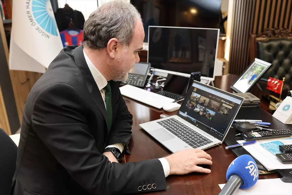 Niğde Üniversitesi Rektörü Uslu, Yılın Kareleri Seçiminde Oy Kullandı