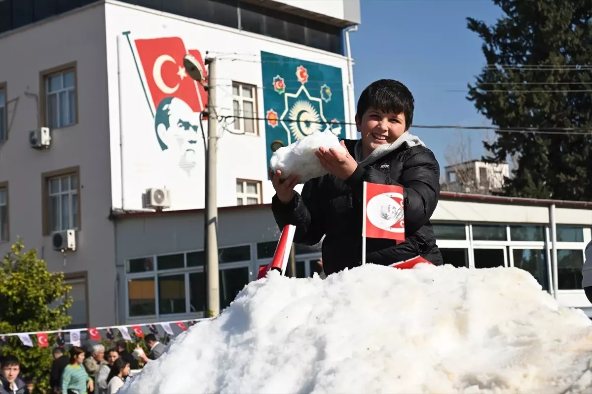Kadirli Belediyesi'nden Öğrencilere Karla Gelen Sürpriz
