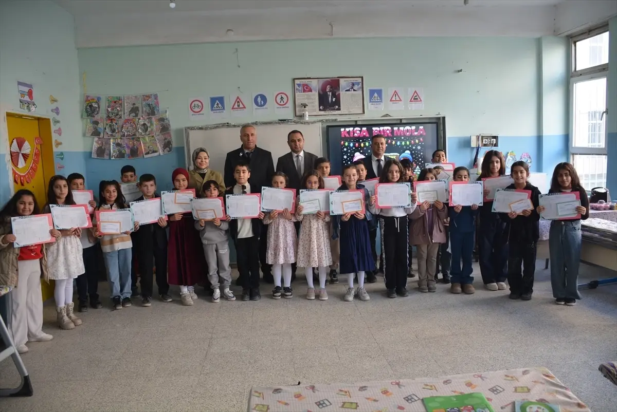 Silopi'de 41 Bin Öğrenci Karne Sahasını Coşkuyla Doldurdu