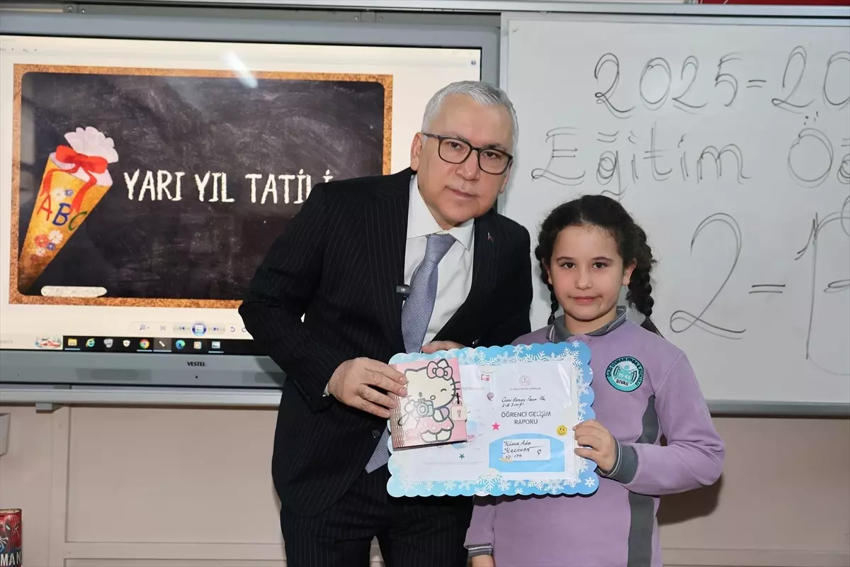 Sivas Valisi Yılmaz Şimşek, Öğrencileri Karne Gününde Motive Etti