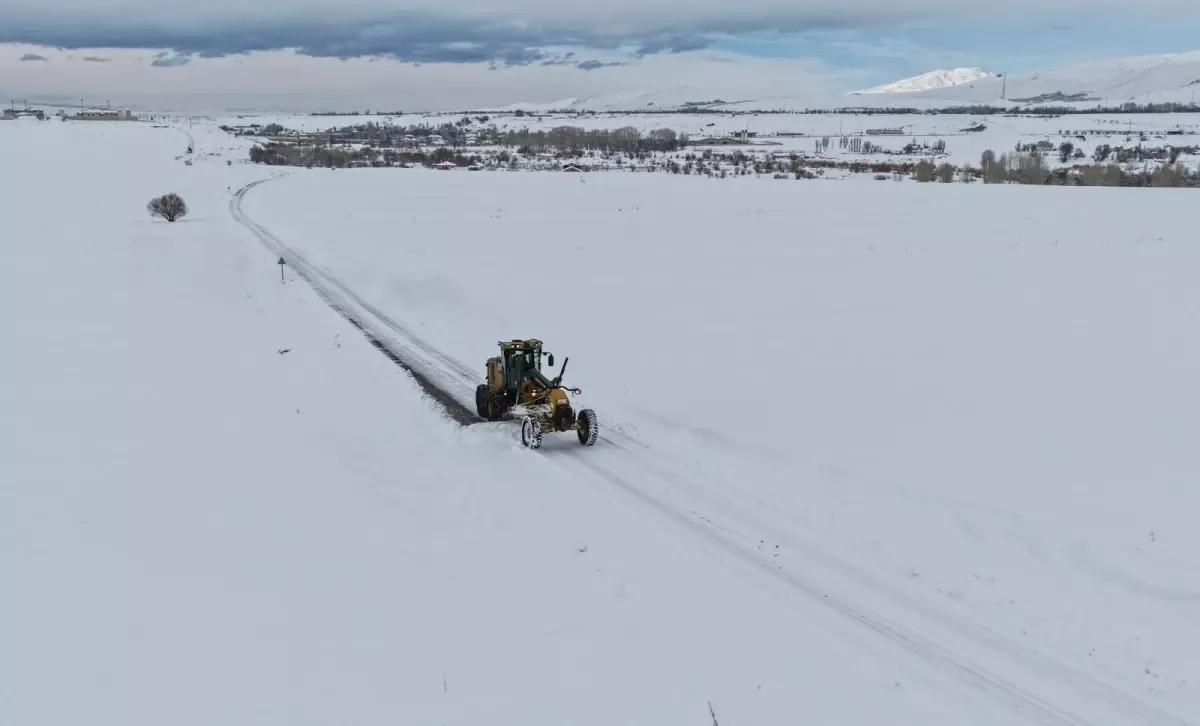 Van’da Kar Yağışı Sonrası 230 Yol Açıldı, 133 Yolda Çalışmalar Devam Ediyor