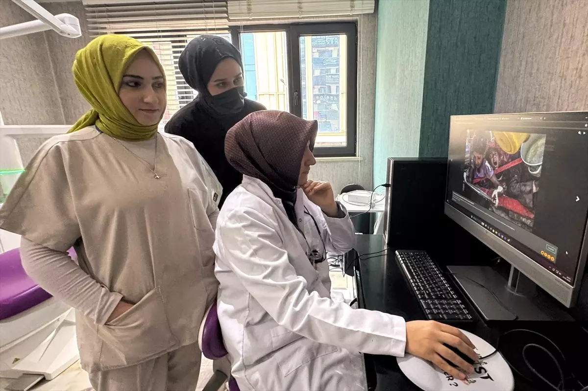 Van'da Sağlık Çalışanları 'Yılın Kareleri' 2025 Fotoğraf Oylamasına Katıldı