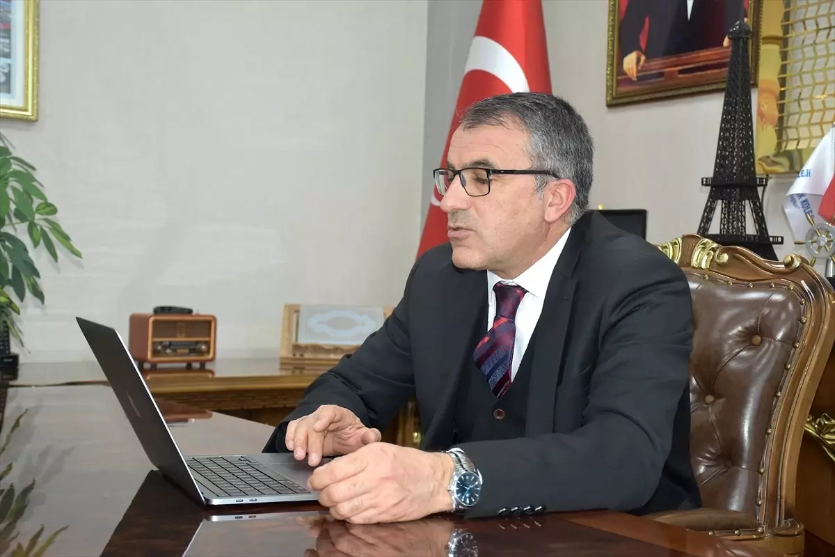 Van OSB Başkanı Memet Aslan, AA’nın Yılın Kareleri Fotoğraf Yarışmasında Oy Kullanarak Katılım Sağladı