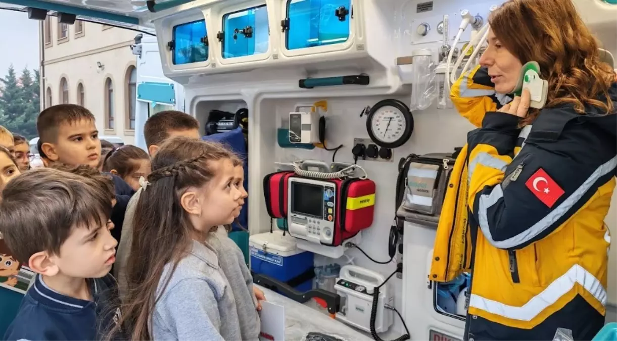 Yağmur’un ambulans hayali karne hediyesi