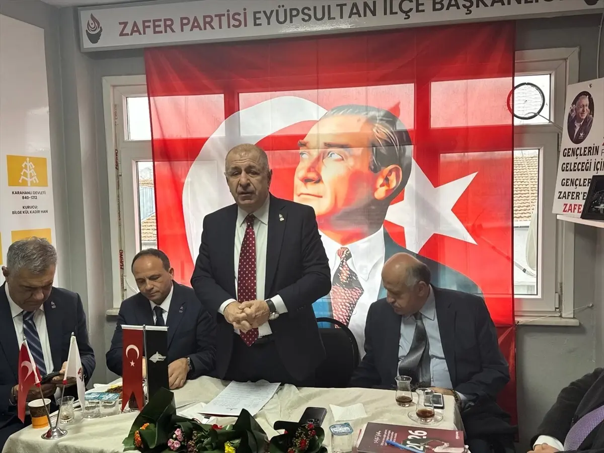 Ümit Özdağ, Eyüp Sultan’da Esnafıyla Buluştu ve Deprem Önlemlerini Vurguladı