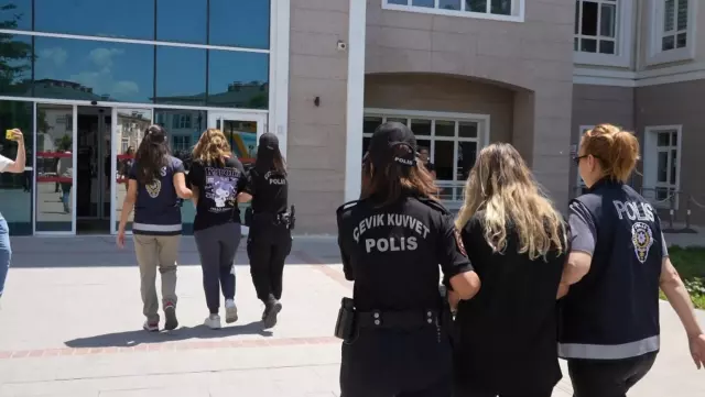 Mahkeme salonunda duruşma anı