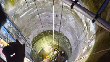 İtfaiye ekiplerinin kurtarma çalışması