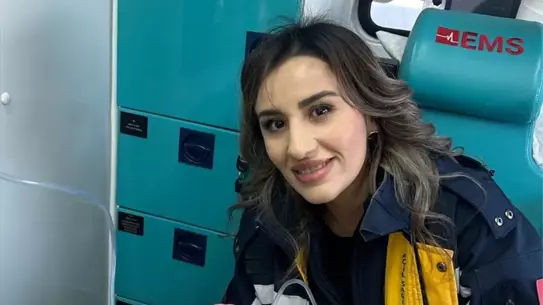 Doğum sonrası ambulans içinde anne ve bebek