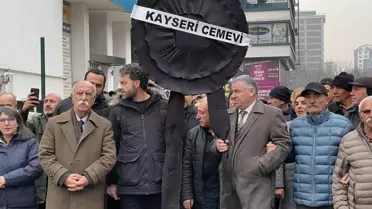 Siyah çelenk bırakılan yer