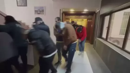 Gözaltına alınan şüpheliler