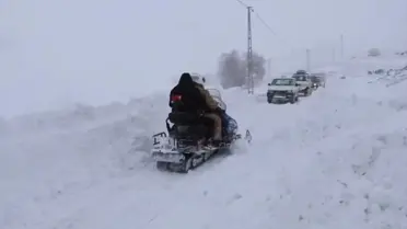 Kar motoruyla hastanın ambulansa taşınması