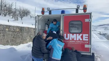 Bingöl'de karla kapalı yol ve UMKE ekipmanları