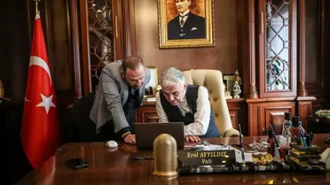 Bursa Valisi Erol Ayyıldız, Anadolu Ajansı’nın Yılın Kareleri Oylamasında Oy Kullandı