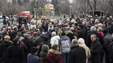 Meclis önünde yapılan basın toplantısı