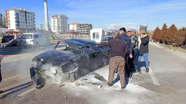 Kaza sonrası araçtan dışarı çıkan sürücünün görüntüsü