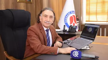 Prof. Dr. Gençcelep fotoğraf değerlendirme toplantısında