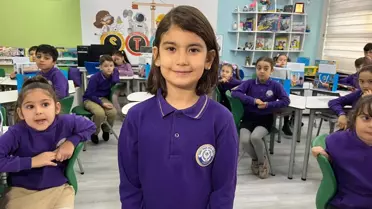 Karneleri alan İzmirli öğrenciler