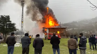 Yangın sonrası tarihi cami içi