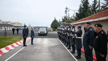 Vali Turan, Jandarma Komutanlığı içinde inceleme yapıyor