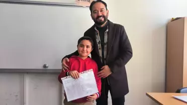 Malatya’da karneleri alan öğrenciler