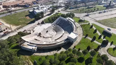 Tiyatro sahnesi yenileniyor