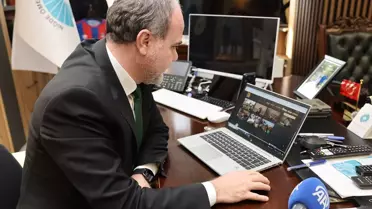 Rektör Uslu’nun oylama sırasında çekilmiş fotoğrafı